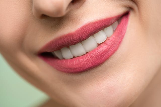 Between Teeth Brush vs. Traditional Floss: Which is Better