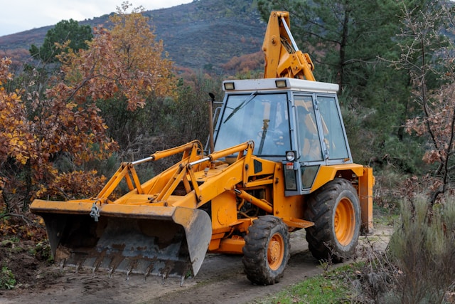 6 Ways Learning Heavy Equipment Maintenance Benefits Young Adults